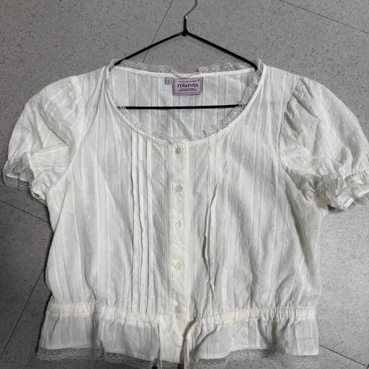 [BUNJANG] RolaRola Frill Shirring Blouse White / [로라로라] FRILL SHIRRING BLOUSE WHITE