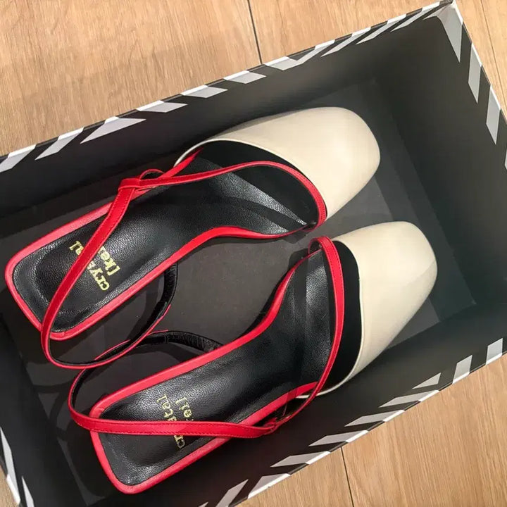 [BUNJANG] Beige Summer Sandals (Size 245) / 베이지 여름샌들 245 새제품 팝니다