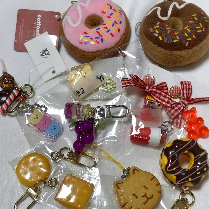 [BUNJANG] Dessert Keychain Bundle Set (Donut/Cookie/Candy) + Earrings / 디저트 키링 모음 도넛/과자/사탕 + 귀걸이 일괄