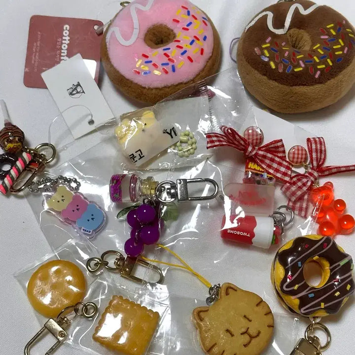 [BUNJANG] Dessert Keychain Bundle Set (Donut/Cookie/Candy) + Earrings / 디저트 키링 모음 도넛/과자/사탕 + 귀걸이 일괄