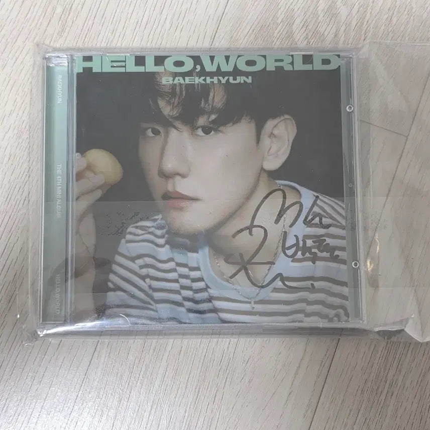 [BUNJANG] Baekhyun Hello, World Signed Album / 백현 Hello, World 사인 앨범 (개봉, 구성품 X)