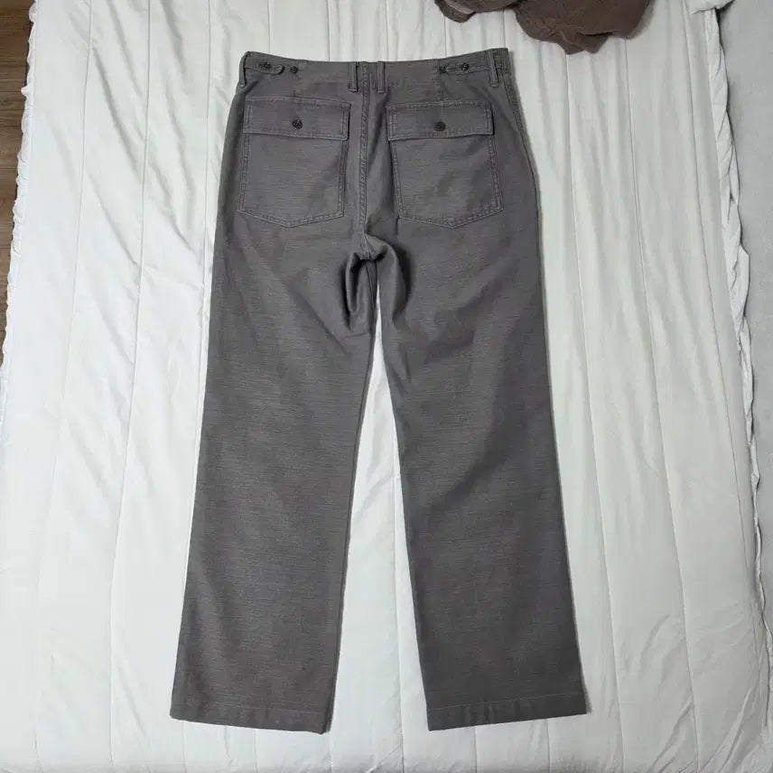[BUNJANG] Pottery Back Satin Slim Straight Fatigue Pants Gray Khaki / 포터리 백사틴 슬림 스트레이트 퍼티그 팬츠 2 그레이 카키 / 바지 워크
