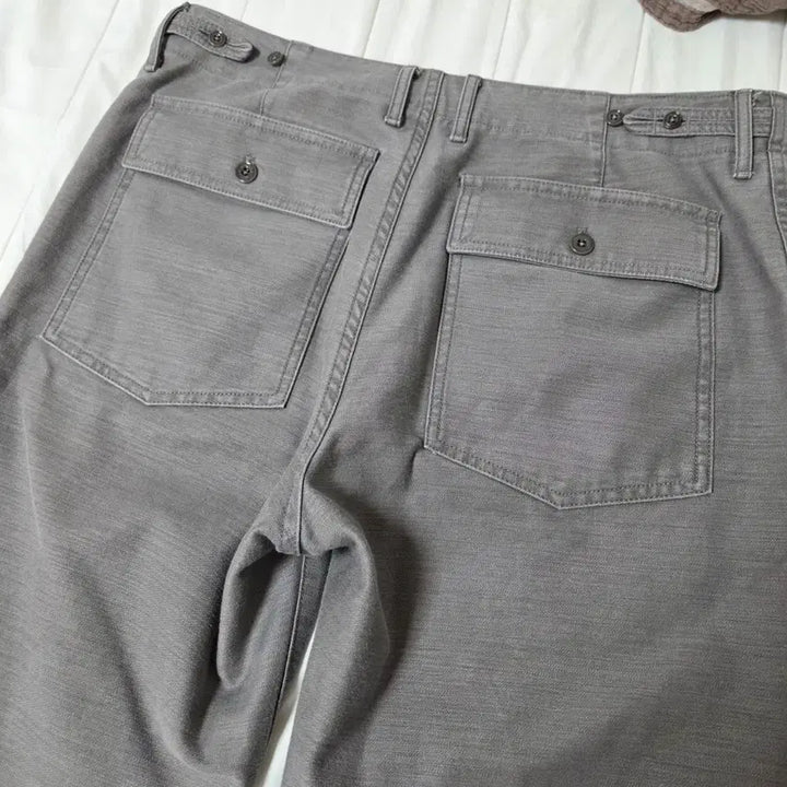[BUNJANG] Pottery Back Satin Slim Straight Fatigue Pants Gray Khaki / 포터리 백사틴 슬림 스트레이트 퍼티그 팬츠 2 그레이 카키 / 바지 워크
