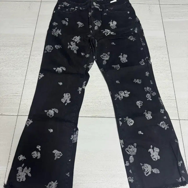 [BUNJANG] Michael Kors Black Jeans Flower Print Cut-off Hem / [정품] 마이클코어스 - 블랙진 (플라워 프린트 데님 S/S - 팬츠)