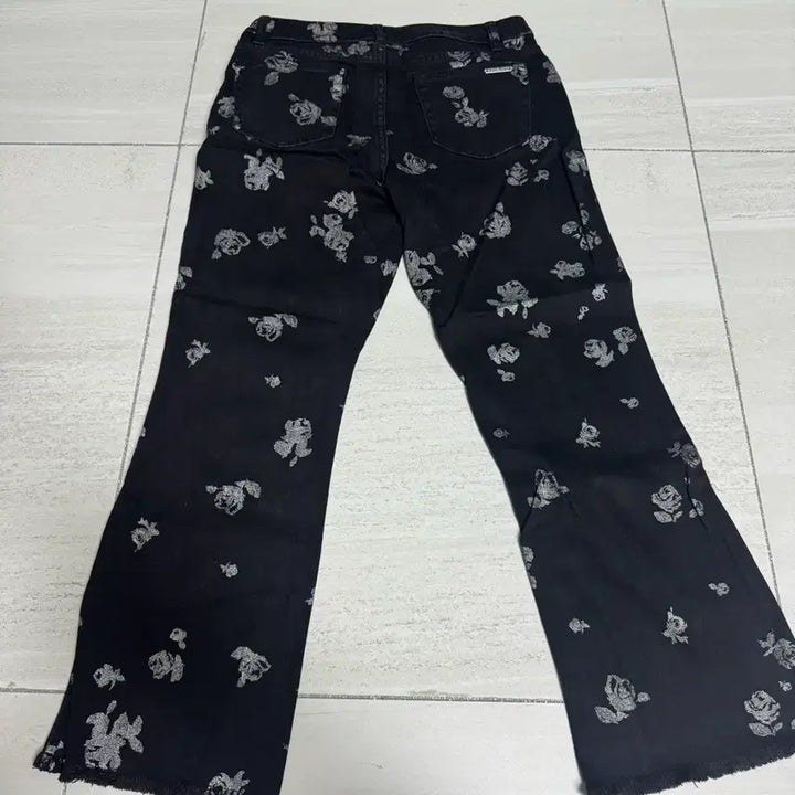 [BUNJANG] Michael Kors Black Jeans Flower Print Cut-off Hem / [정품] 마이클코어스 - 블랙진 (플라워 프린트 데님 S/S - 팬츠)