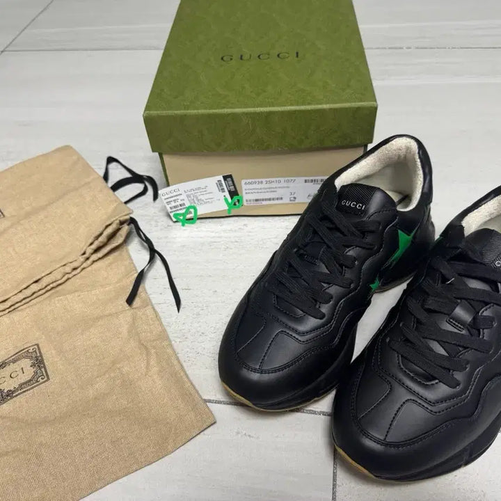 [SOLD OUT] [정품] 구찌 롸이톤 - 에볼루션 (블랙) 스니커즈 37
