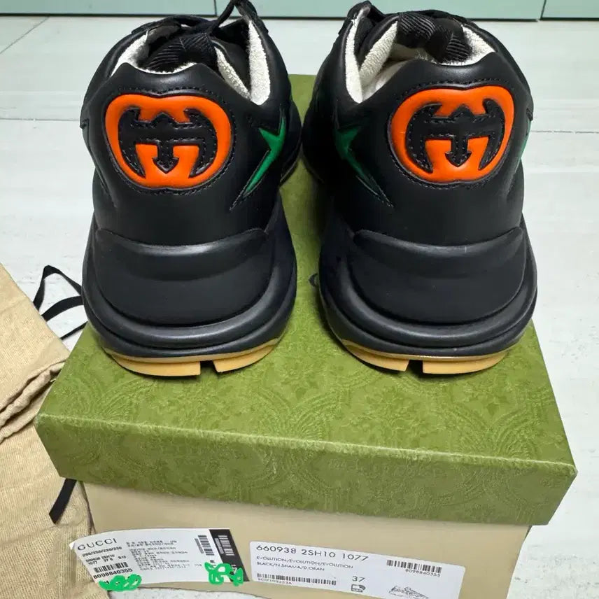 [SOLD OUT] [정품] 구찌 롸이톤 - 에볼루션 (블랙) 스니커즈 37