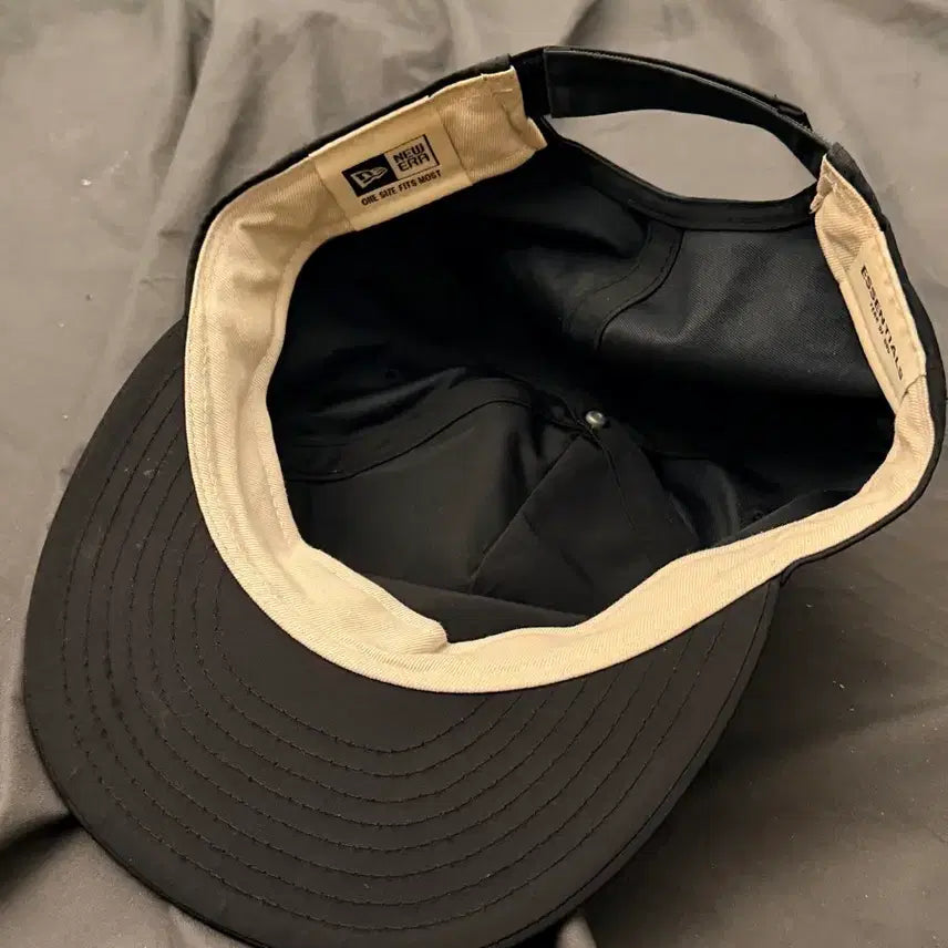 [BUNJANG] Fear of God Essentials Black Strap Bag / 피어오브갓 에센셜 블랙 스트랩백