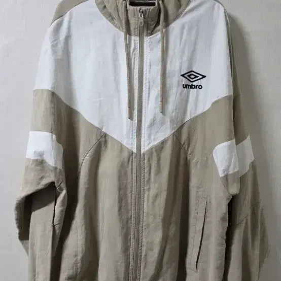 [SOLD OUT] 엄브로 바람막이 자켓 베이지 화이트