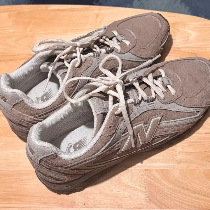 [BUNJANG] New Balance 204L Mushroom Sneakers / [270]뉴발란스 204L 머쉬룸