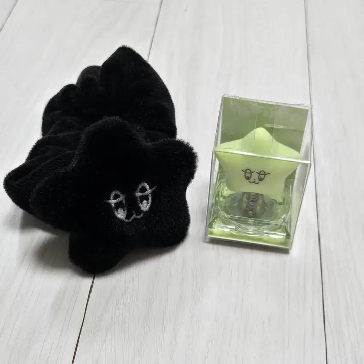 [BUNJANG] NCT 127 Johnny Jangasari Scrunchie &amp; Cap Charm Bundle Set / 엔시티 127 쟈니 쟌가사리 스크런치 캡참 일괄
