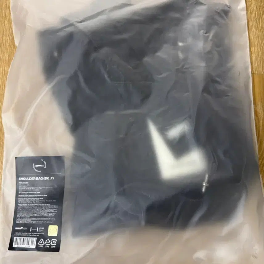 [SOLD OUT] 르세라핌 해칭룸 숄더백