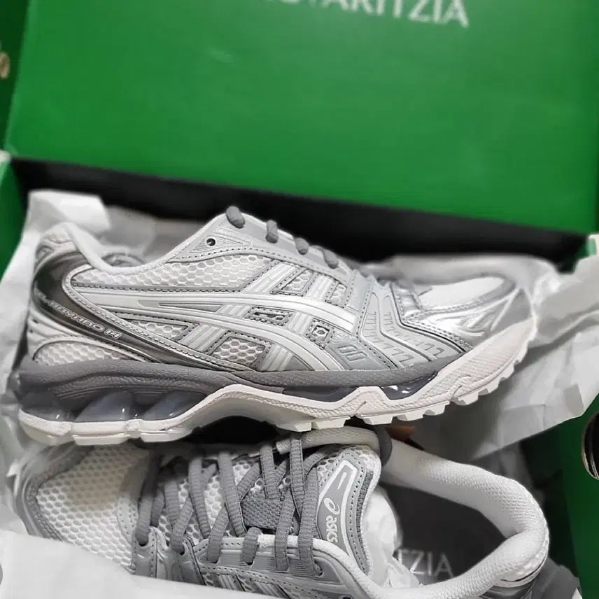 [BUNJANG] Asics x Aritzia Gel-Kayano 14 Blanc De Blanc Sneakers / 2회 착용) 아식스 x 아리찌아 젤 카야노 14 블랑 드 블랑 240