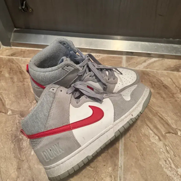 [BUNJANG] Nike Dunk High Light Smoke Grey Gym Red Sneakers / 나이키 덩크 하이 라이트 스모크 그레이 짐레드