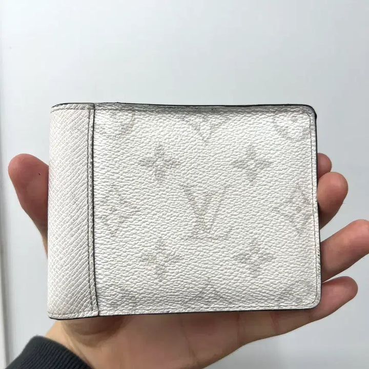[BUNJANG] Louis Vuitton Monogram Antartica Bifold Wallet / (한정판)루이비통 모노그램 안타르티카 반지갑