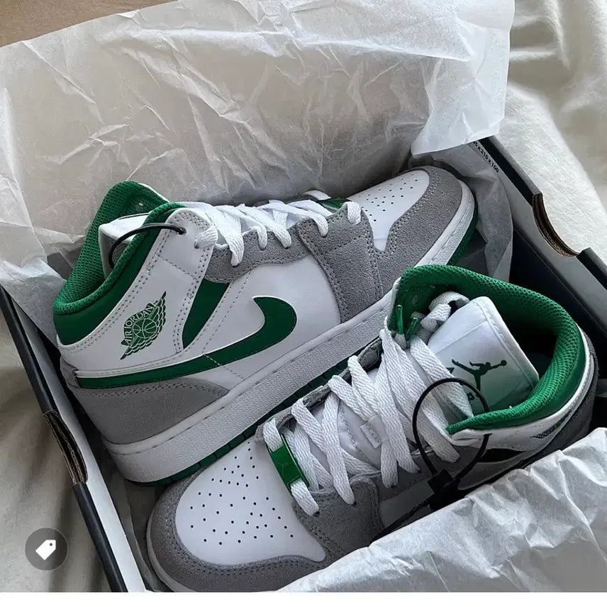 [BUNJANG] Nike Jordan 1 Mid SE Pine Green Sneakers / 나이키 조던 1 미드 SE 파인 그린 250