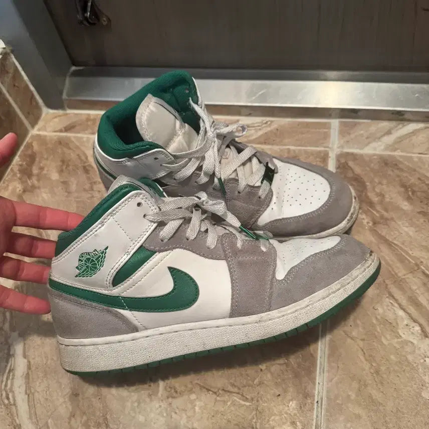 [BUNJANG] Nike Jordan 1 Mid SE Pine Green Sneakers / 나이키 조던 1 미드 SE 파인 그린 250