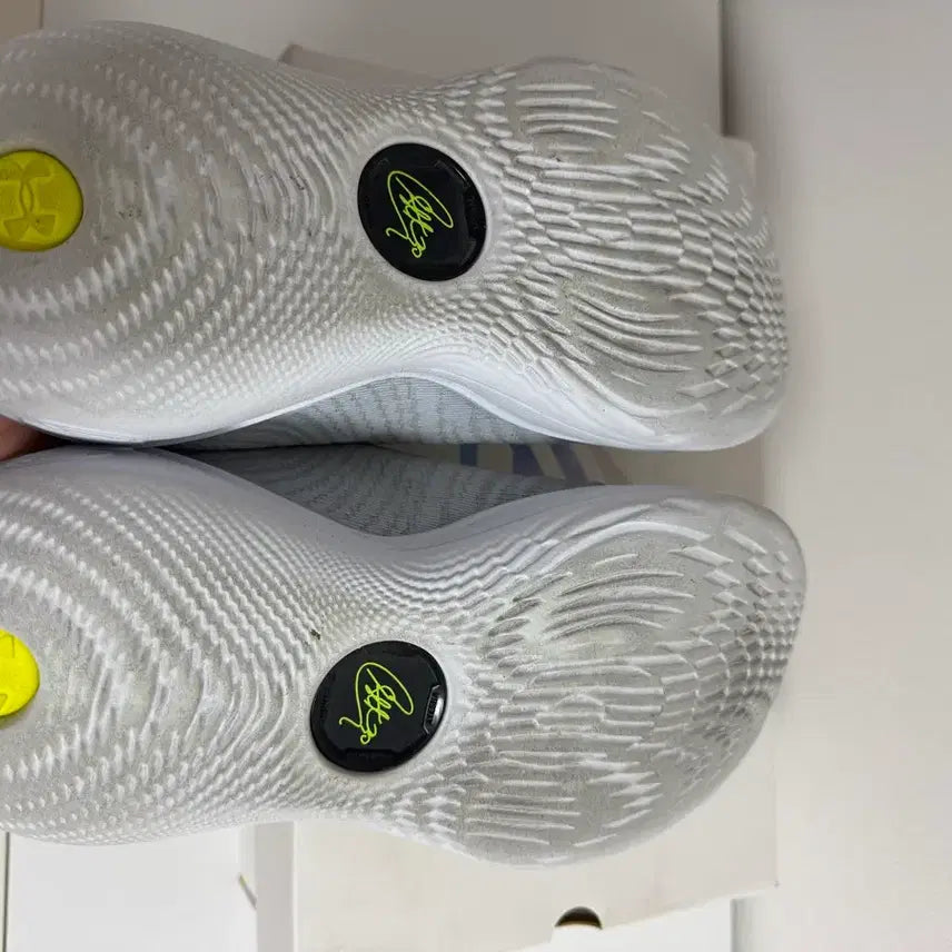 [BUNJANG] Under Armour Curry 12 Gravity Sneakers / 언더아머 커리 12 그래비티 280