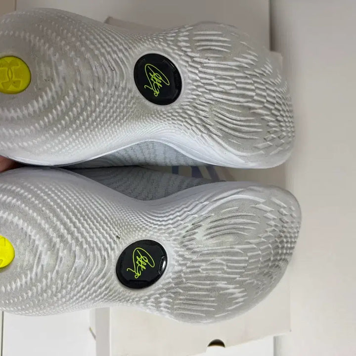 [BUNJANG] Under Armour Curry 12 Gravity Sneakers / 언더아머 커리 12 그래비티 280