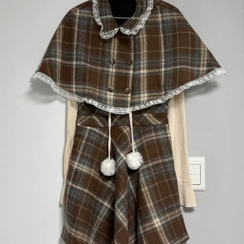 [BUNJANG] Pompom Cape Plaid Two-Piece Set / 폼폼 케이프 망토 니트 배색 원피스 세트 라떼갸루 판초 투피스
