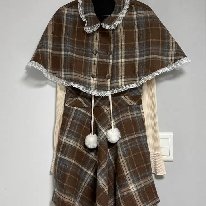[BUNJANG] Pompom Cape Plaid Two-Piece Set / 폼폼 케이프 망토 니트 배색 원피스 세트 라떼갸루 판초 투피스
