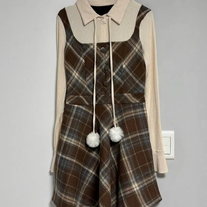 [BUNJANG] Pompom Cape Plaid Two-Piece Set / 폼폼 케이프 망토 니트 배색 원피스 세트 라떼갸루 판초 투피스