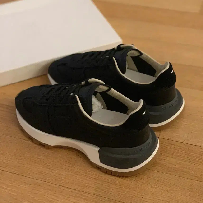 [BUNJANG] Maison Margiela Runner Evolution Sneakers Black (Sealed) / 메종마르지엘라 러너 에볼루션 스니커즈 블랙 (미개봉)