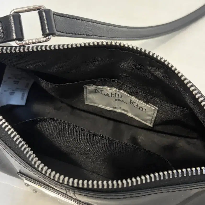 [BUNJANG] Matinkim Buckle Strap Two-Way Mini Crossbody Bag / 마뗑킴 버클 스트랩 투웨이 미니 크로스백