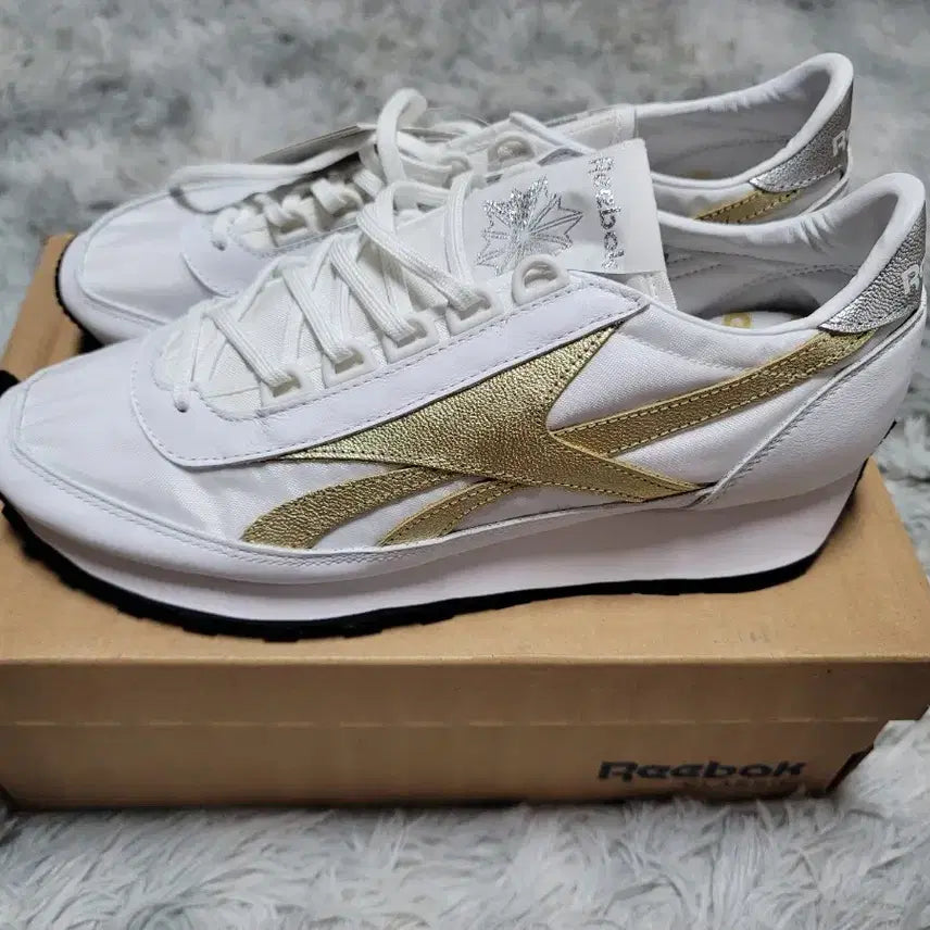 [SOLD OUT] 리복 아즈텍 WL 흰/금 운동화 BS5942
