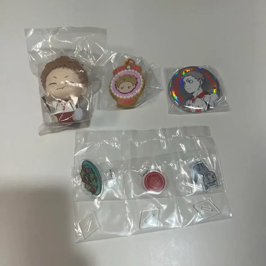 [BUNJANG] Haikyuu Yaku Morisuke Happy Figure + Cookie Gacha + Can Badge Bundle Set / 미개봉) 하이큐 야쿠 모리스케 해피피규어 + 쿠키 가챠 + 캔뱃지