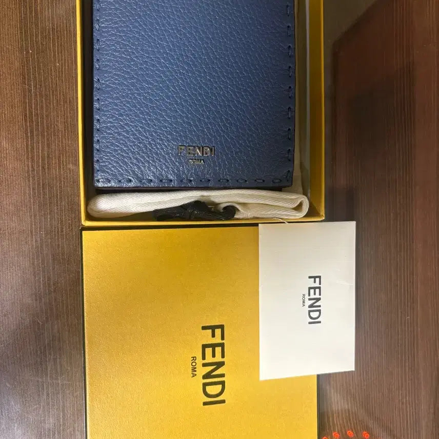 [BUNJANG] Fendi Selleria Bifold Wallet / 펜디 셀러리아 반지갑