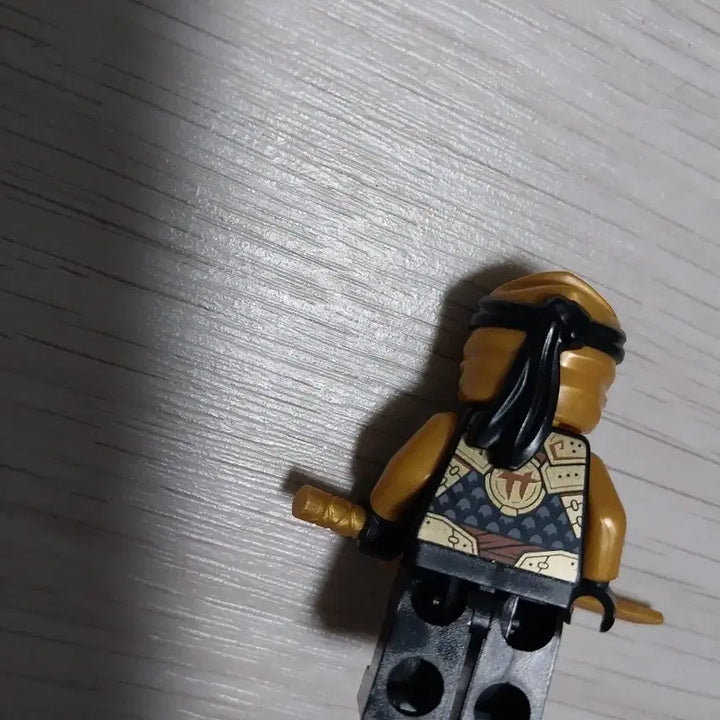 [BUNJANG] Lego Ninjago Golden Cole Minifigure / 레고 닌자고 골든 콜 크리스탈라이즈드 콜 미니피겨