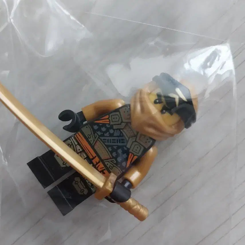 [BUNJANG] Lego Ninjago Golden Cole Minifigure / 레고 닌자고 골든 콜 크리스탈라이즈드 콜 미니피겨