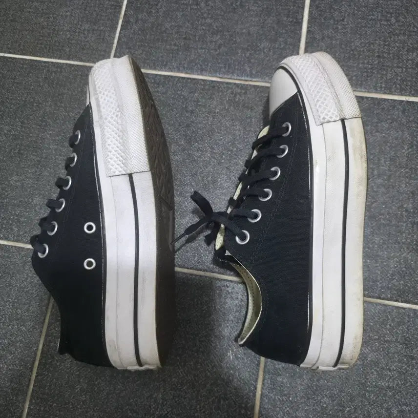 [BUNJANG] Converse Chuck Taylor All Star Lift Low Black Platform Sneakers US 6.5 (235) / 컨버스 척테일러 올스타 리프트 로우 블랙 플랫폼 키높이 운동화 235