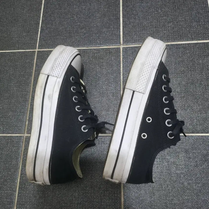 [BUNJANG] Converse Chuck Taylor All Star Lift Low Black Platform Sneakers US 6.5 (235) / 컨버스 척테일러 올스타 리프트 로우 블랙 플랫폼 키높이 운동화 235
