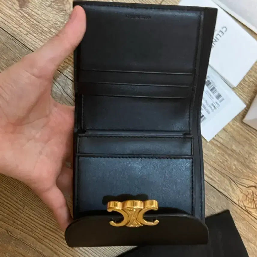 [BUNJANG] Celine Triomphe Small Flap Wallet Black / 정품)셀린느 트리옹프 스몰 플랩 지갑 블랙