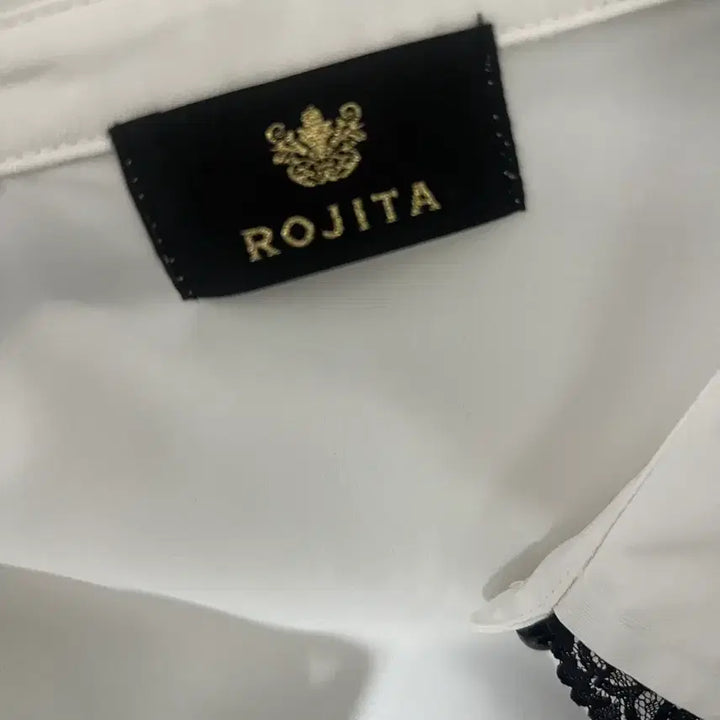 [BUNJANG] Frill Ruffle Heart Brooch Blouse White Black / 로지타 프릴 러플 하트 브로치 블라우스 화이트 블랙 양산형 지뢰계
