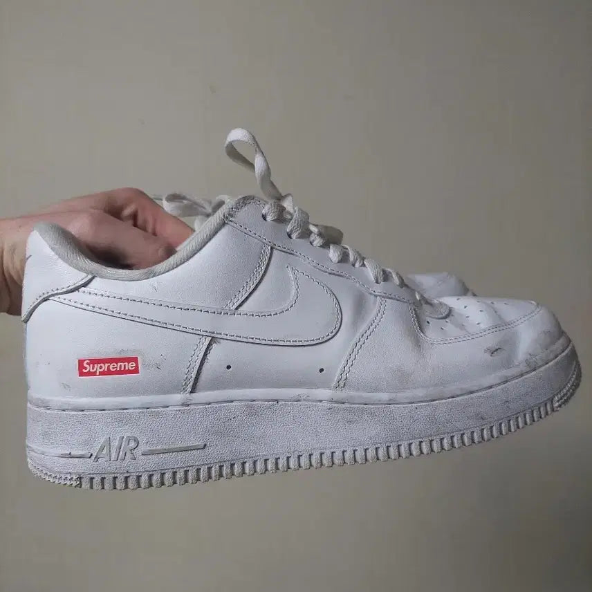[SOLD OUT] 나이키 에어포스 슈프림 화이트 275