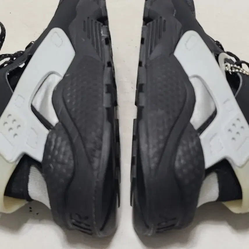 [BUNJANG] Nike Air Huarache Black Sneakers / 1)265 나이키 에어 허라취 A급