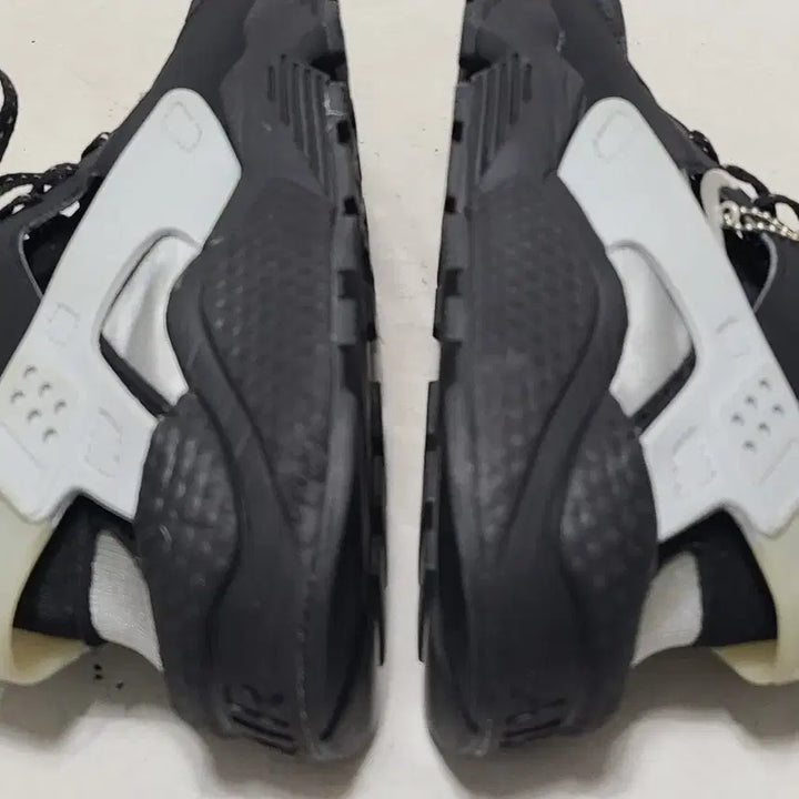 [BUNJANG] Nike Air Huarache Black Sneakers / 1)265 나이키 에어 허라취 A급