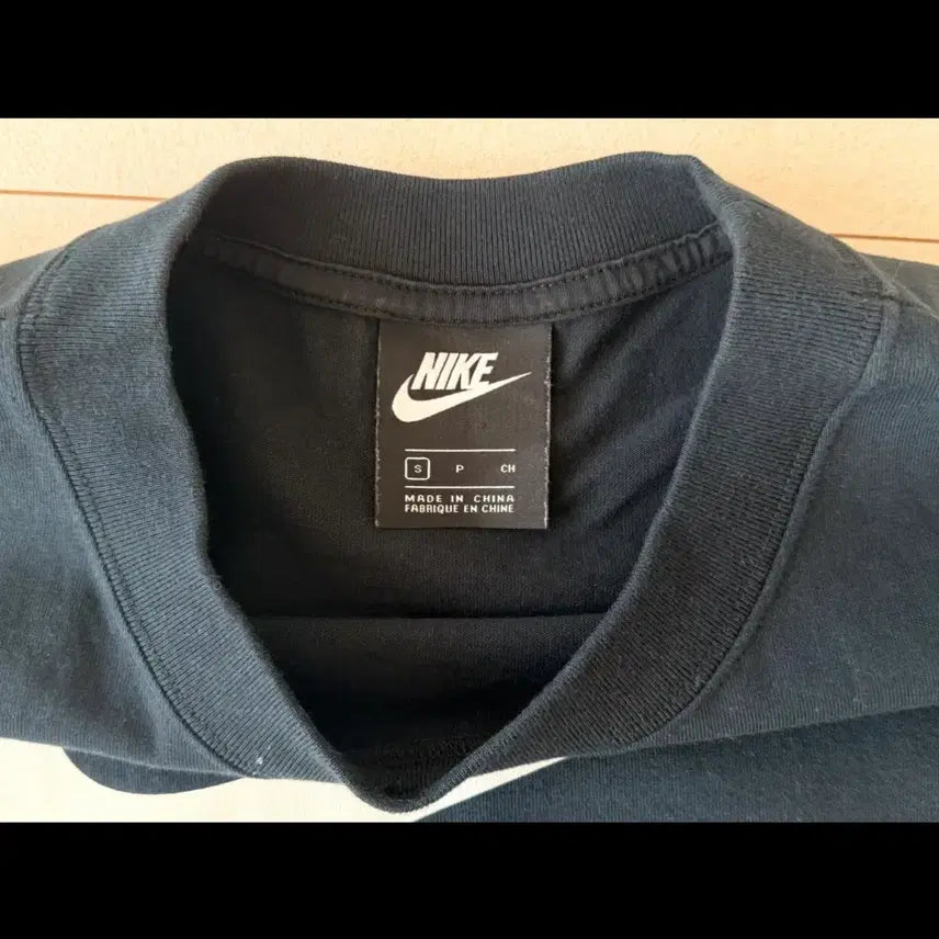 [SOLD OUT] 나이키 여성 스우시 크롭 반팔 티 블랙