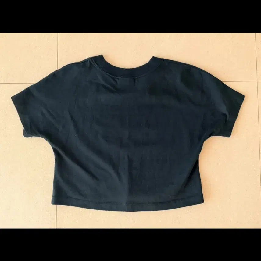 [SOLD OUT] 나이키 여성 스우시 크롭 반팔 티 블랙
