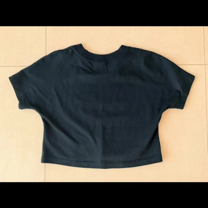 [SOLD OUT] 나이키 여성 스우시 크롭 반팔 티 블랙