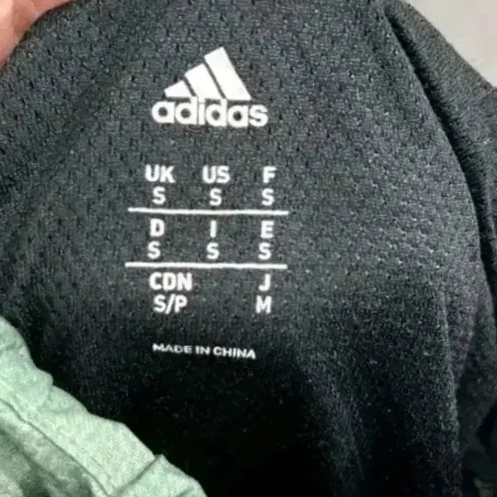 [BUNJANG] Adidas Khaki Crop Windbreaker Jacket (95/M) / 아디다스 카키 크롭 여자 바람막이 자켓 95/M