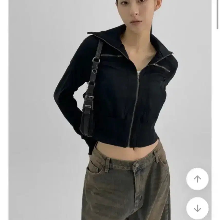[SOLD OUT] 블랙업 크류 하이넥 크롭 집업