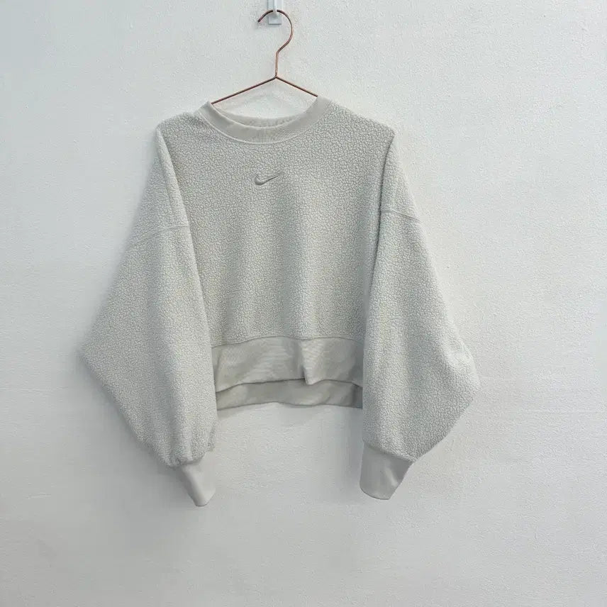 [BUNJANG] Nike Fleece Crop Sweatshirt (Size S) / 나이키 뽀글이 크롭 맨투맨 (S)