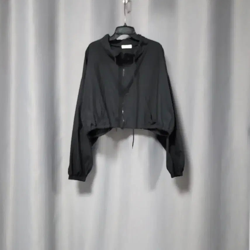 [SOLD OUT] 오버핏 크롭 바람막이