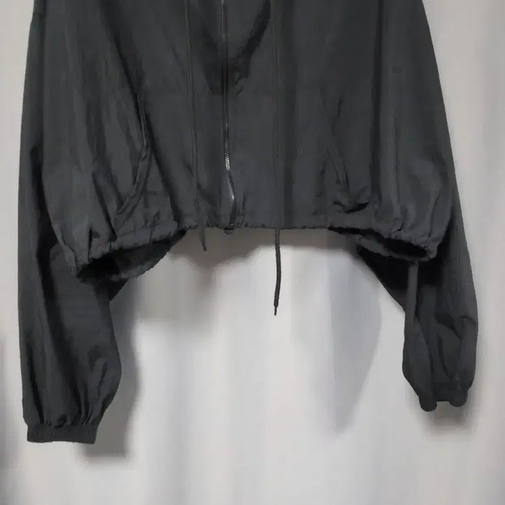 [SOLD OUT] 오버핏 크롭 바람막이