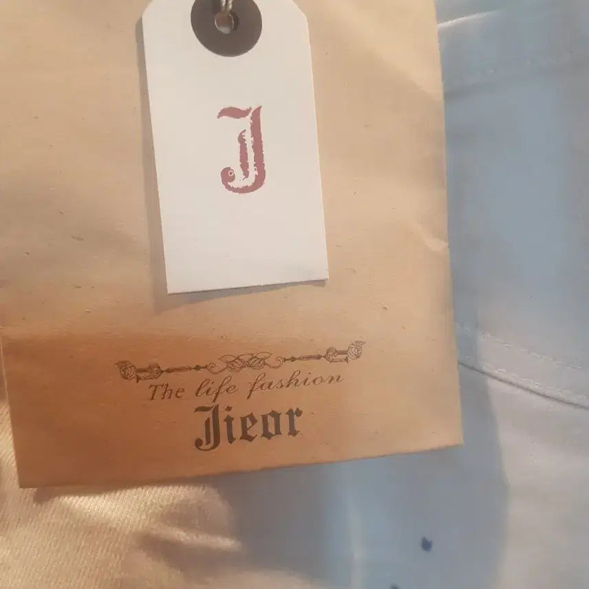 [SOLD OUT] Jieor 화이트 페인팅 데미지 팬츠