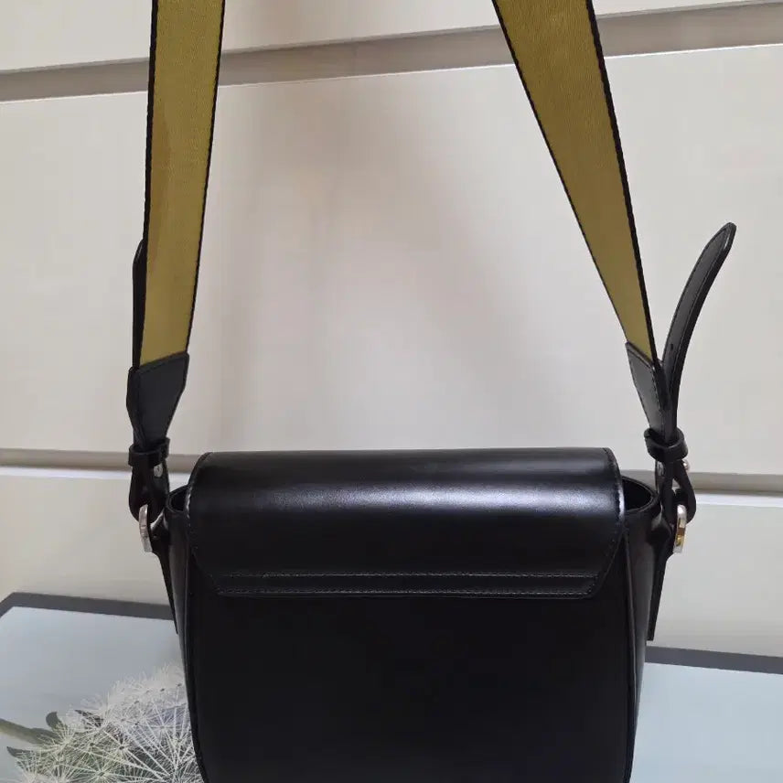 [BUNJANG] Studio Tomboy Crossbody Bag / 스튜디오톰보이 크로스백